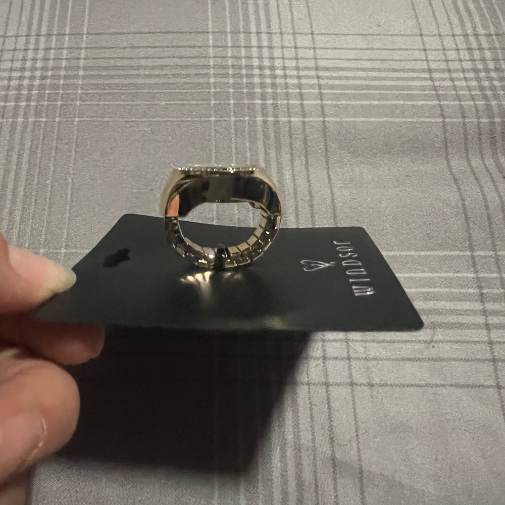 Windsor Gold Heart Ring with Crystal Accents - Picture 2 of 3